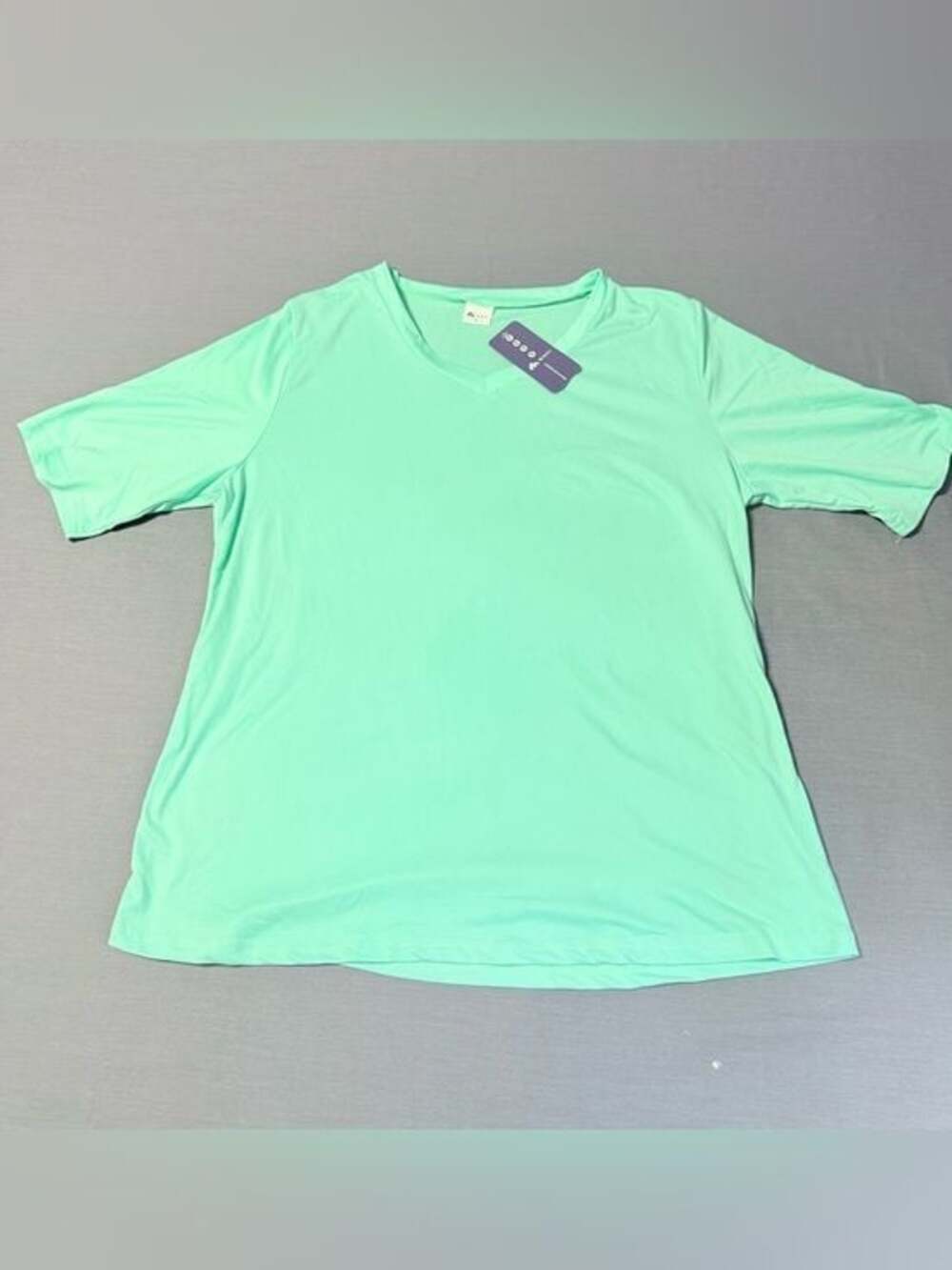NWT Misfit Women’s Mint Green V-Neck Activewear T-Shirt, Short Sleeve, Size XL